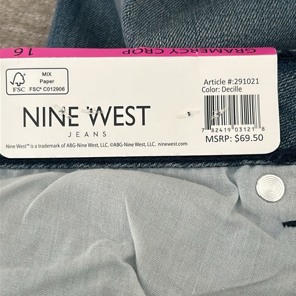 Nine West Gramercy Cropped Jeans. Size 16. NWT. - Picture 10 of 11